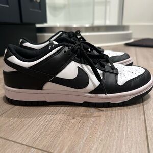 EUC- Women’s Nike Dunk Low- Pandas